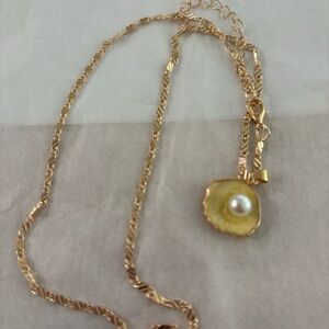 Elegant Gold Pearl Pendant Necklace